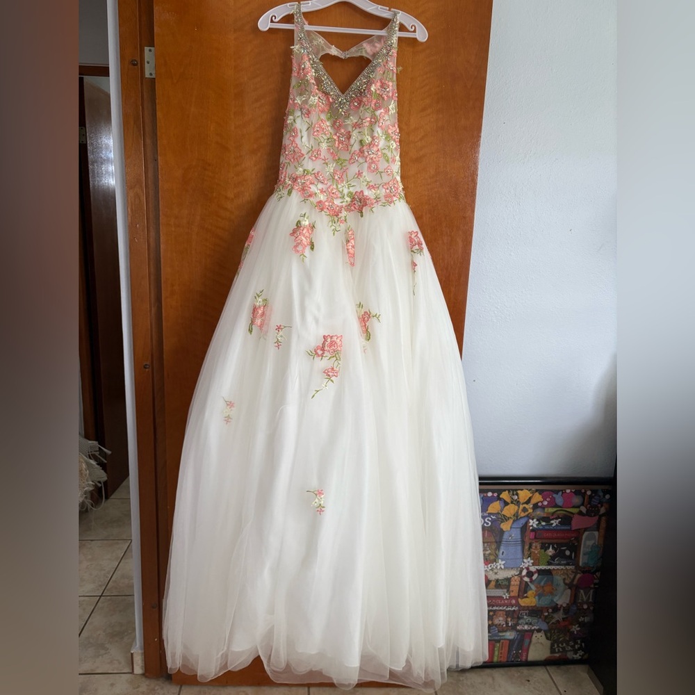 Sweet 16/ Quinceañera/ Wedding Dancing Queen Embellished Ivory Formal Ball Gown